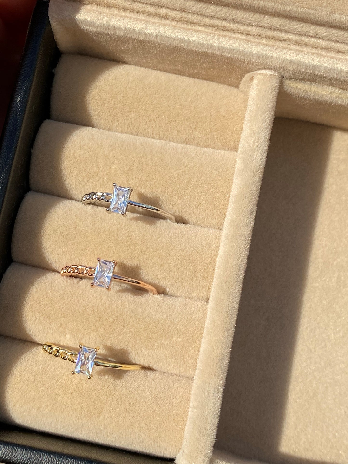 DAINTY DIAMOND RING
